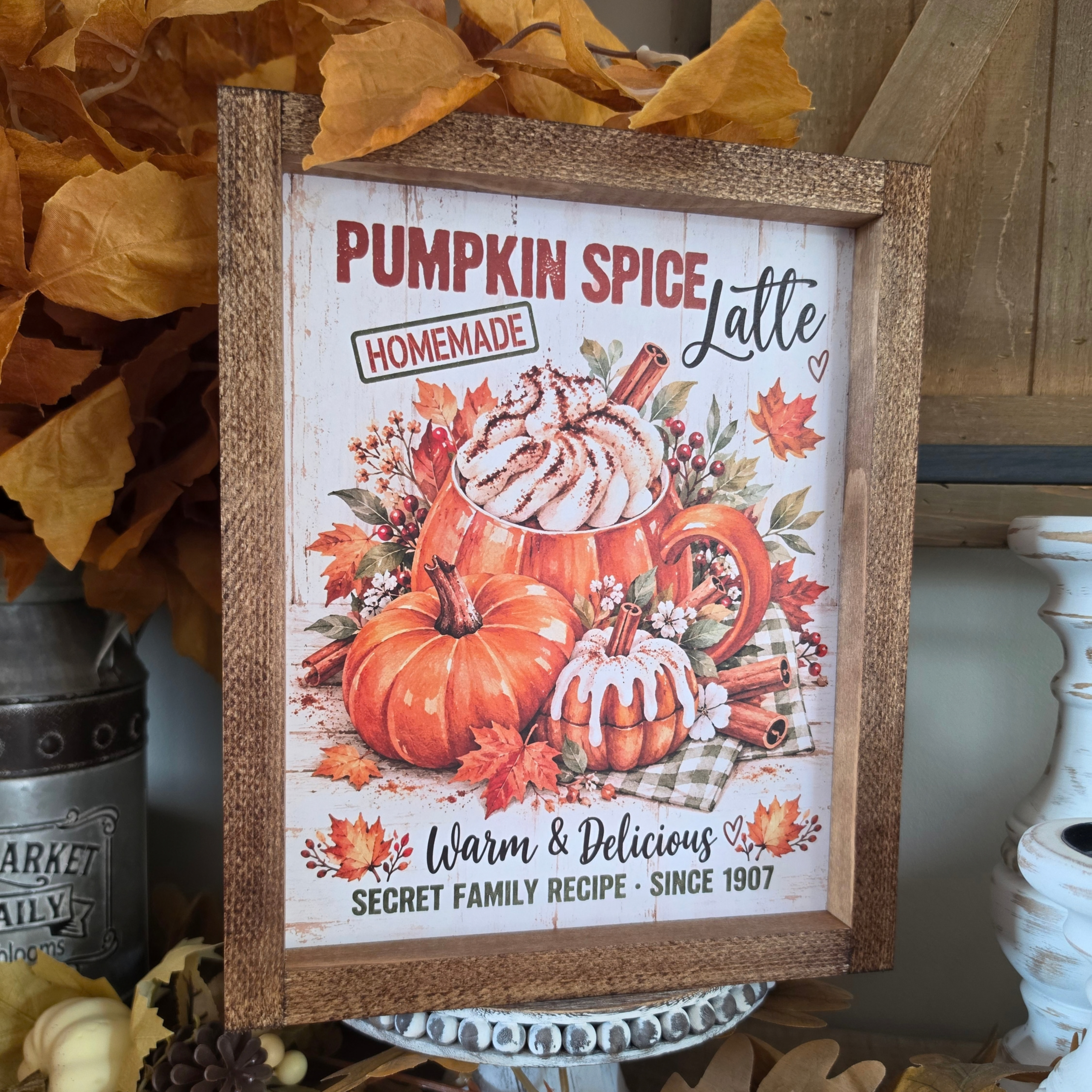 Cadre Pumpkin Spice Latte farmhouse avec citrouilles et cannelle