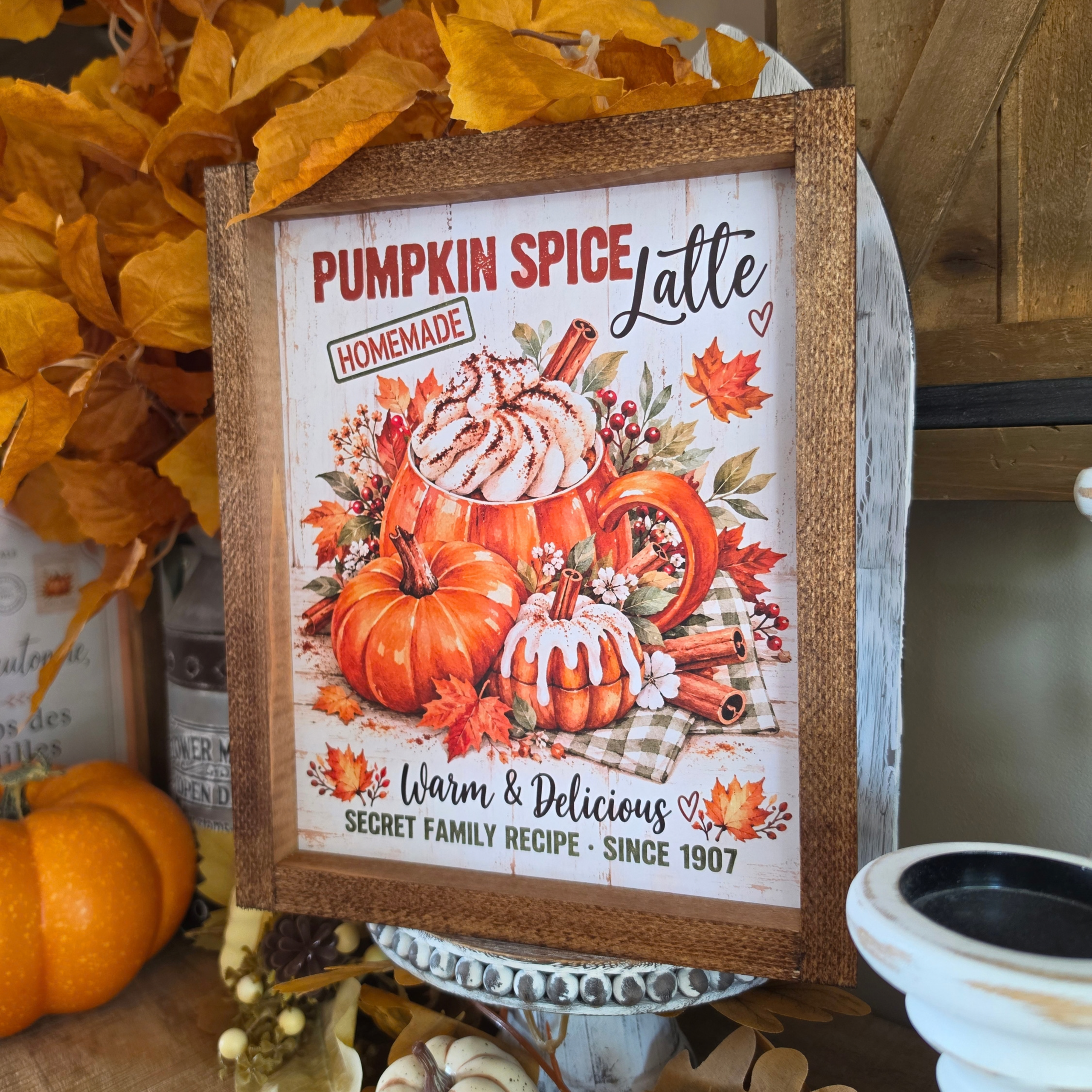 Cadre Pumpkin Spice Latte farmhouse avec citrouilles et cannelle