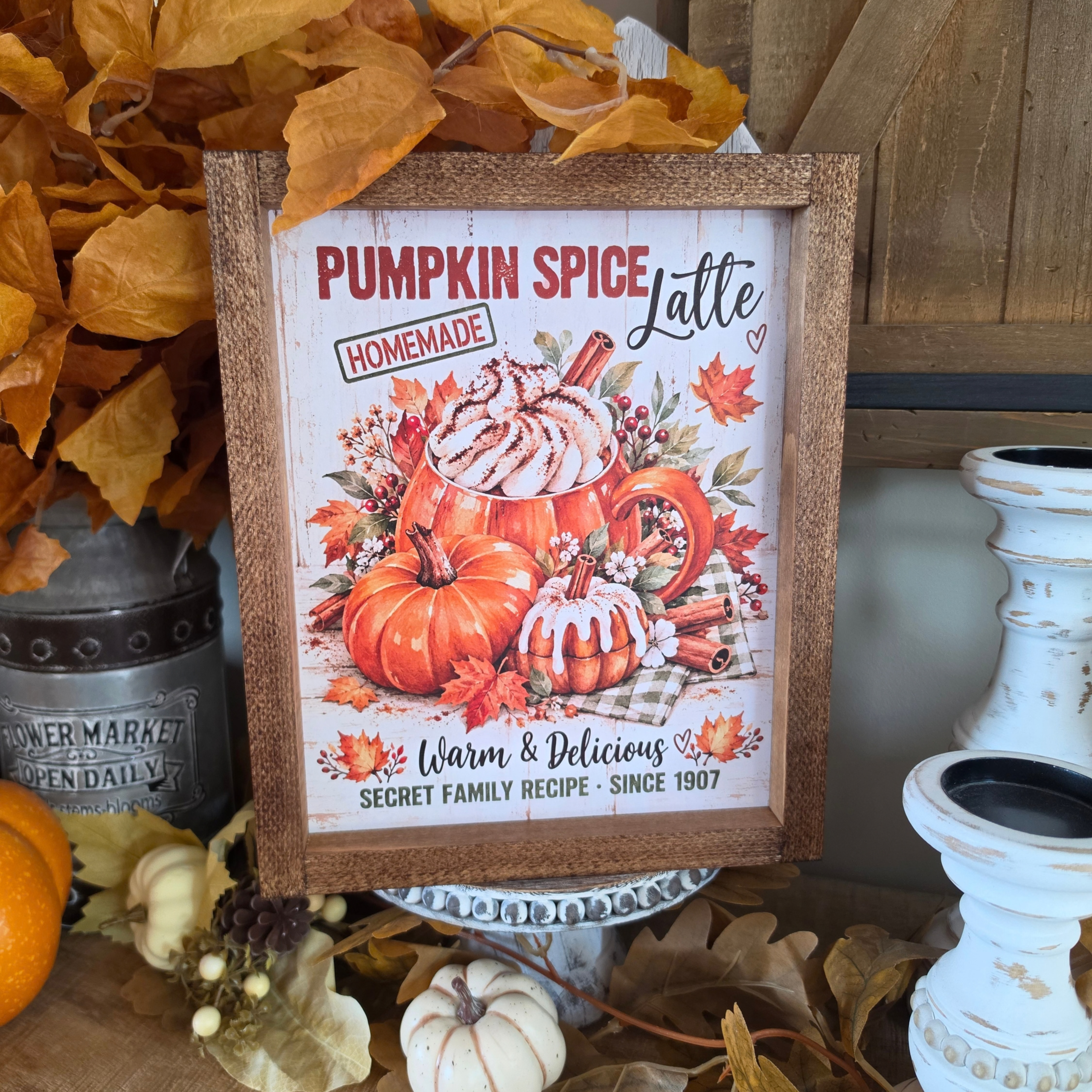Cadre Pumpkin Spice Latte farmhouse avec citrouilles et cannelle