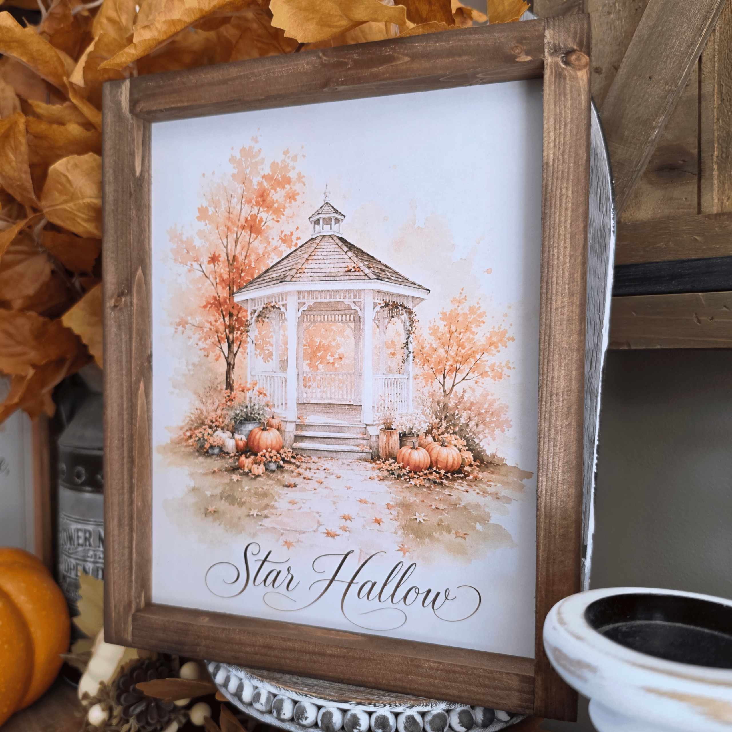 Cadre sign farmhouse Star Hallow avec kiosque et citrouilles d’automne