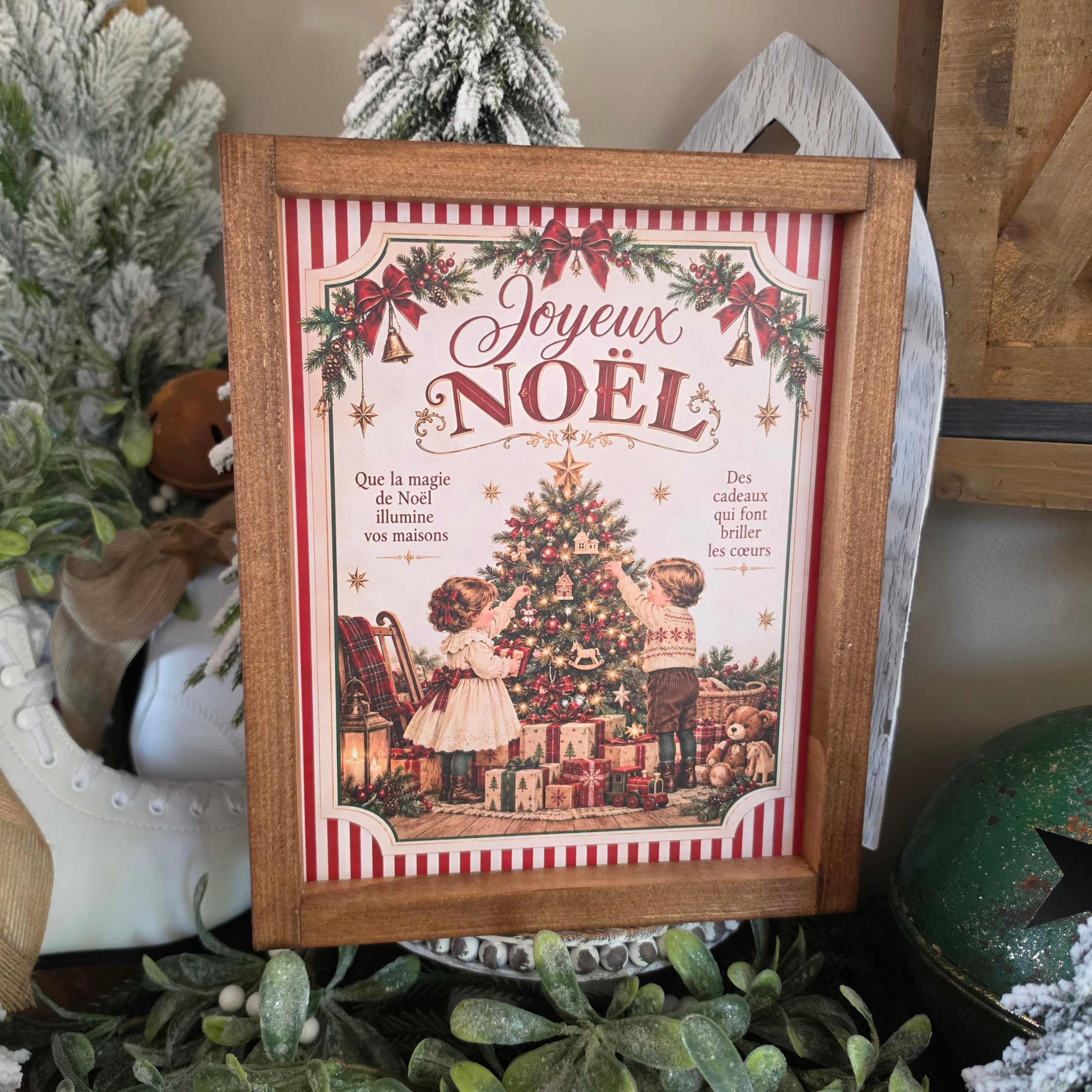 Cadre farmhouse Joyeux Noël avec enfants sapin et cadeaux