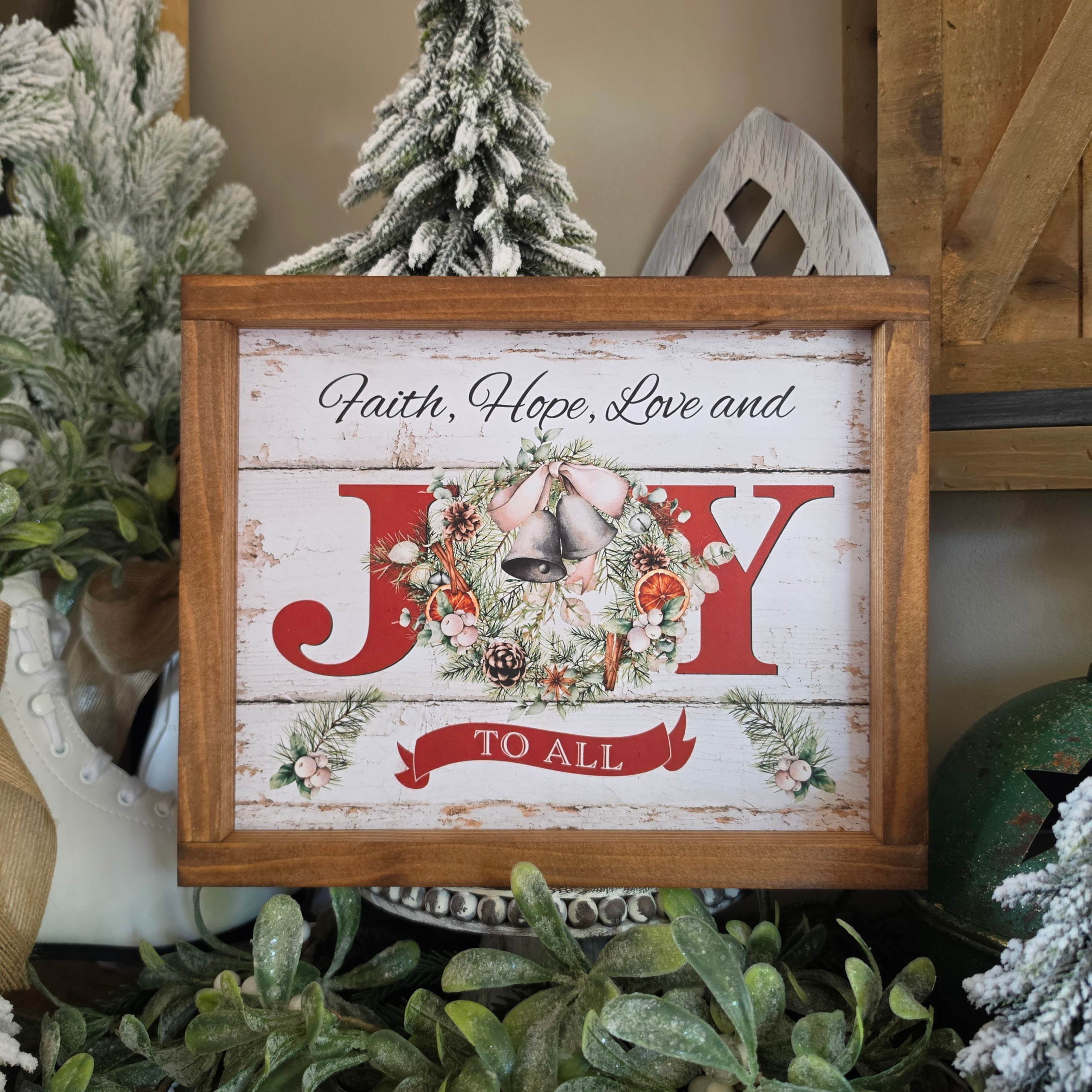 Cadre farmhouse Noël Joy to All avec couronne et clochettes
