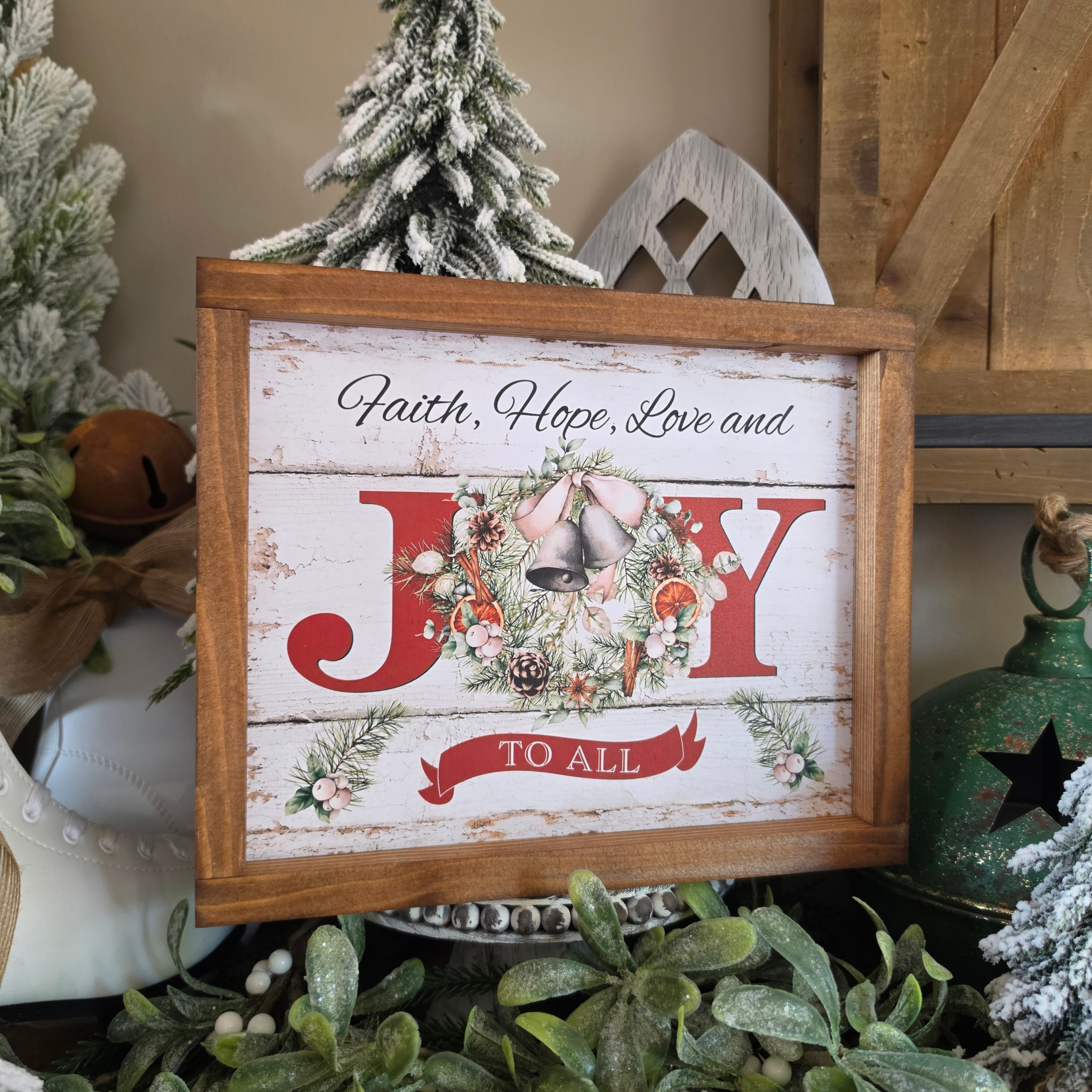 Cadre farmhouse Noël Joy to All avec couronne et clochettes