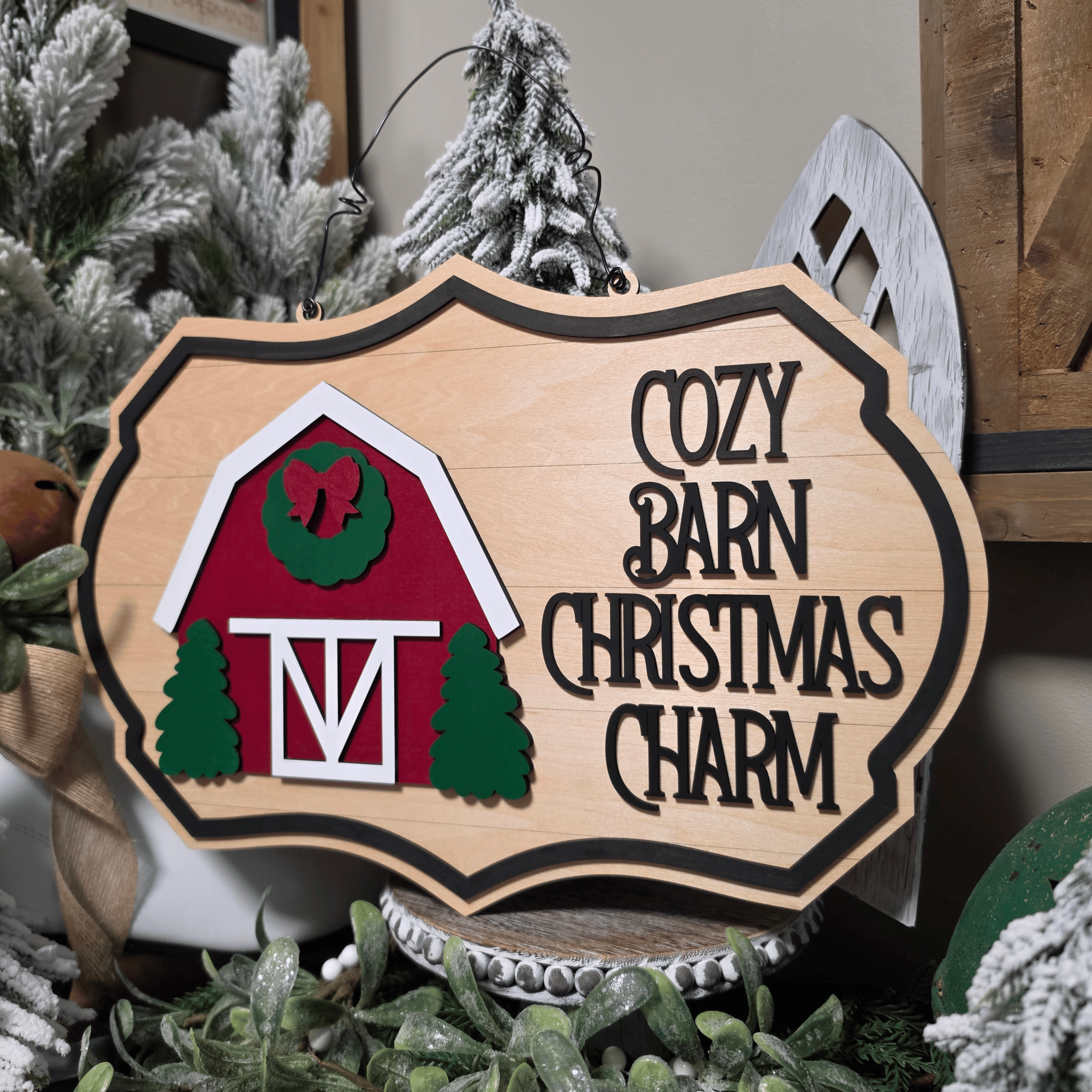 Sign farmhouse Noël en bois Cozy Barn avec grange rouge et sapins