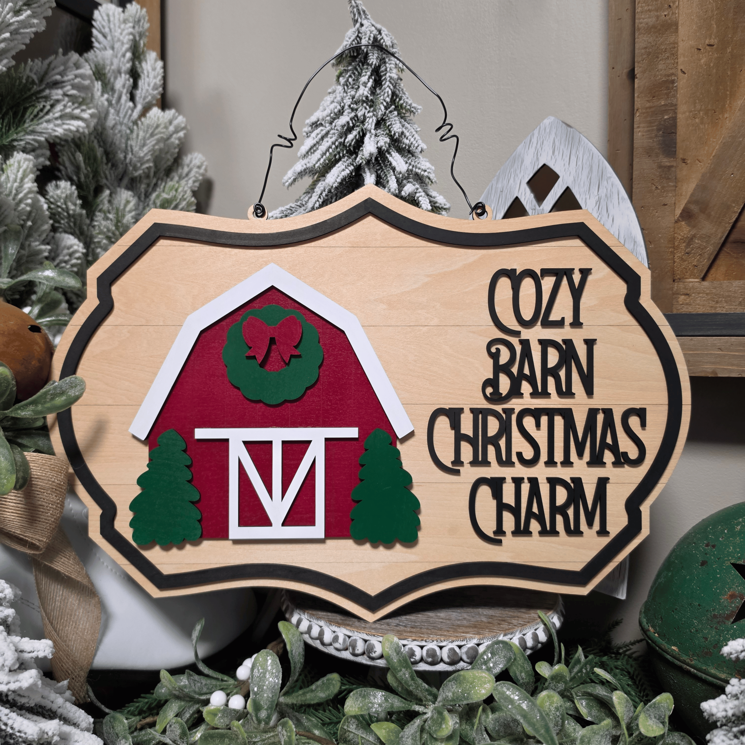 Sign farmhouse Noël en bois Cozy Barn avec grange rouge et sapins