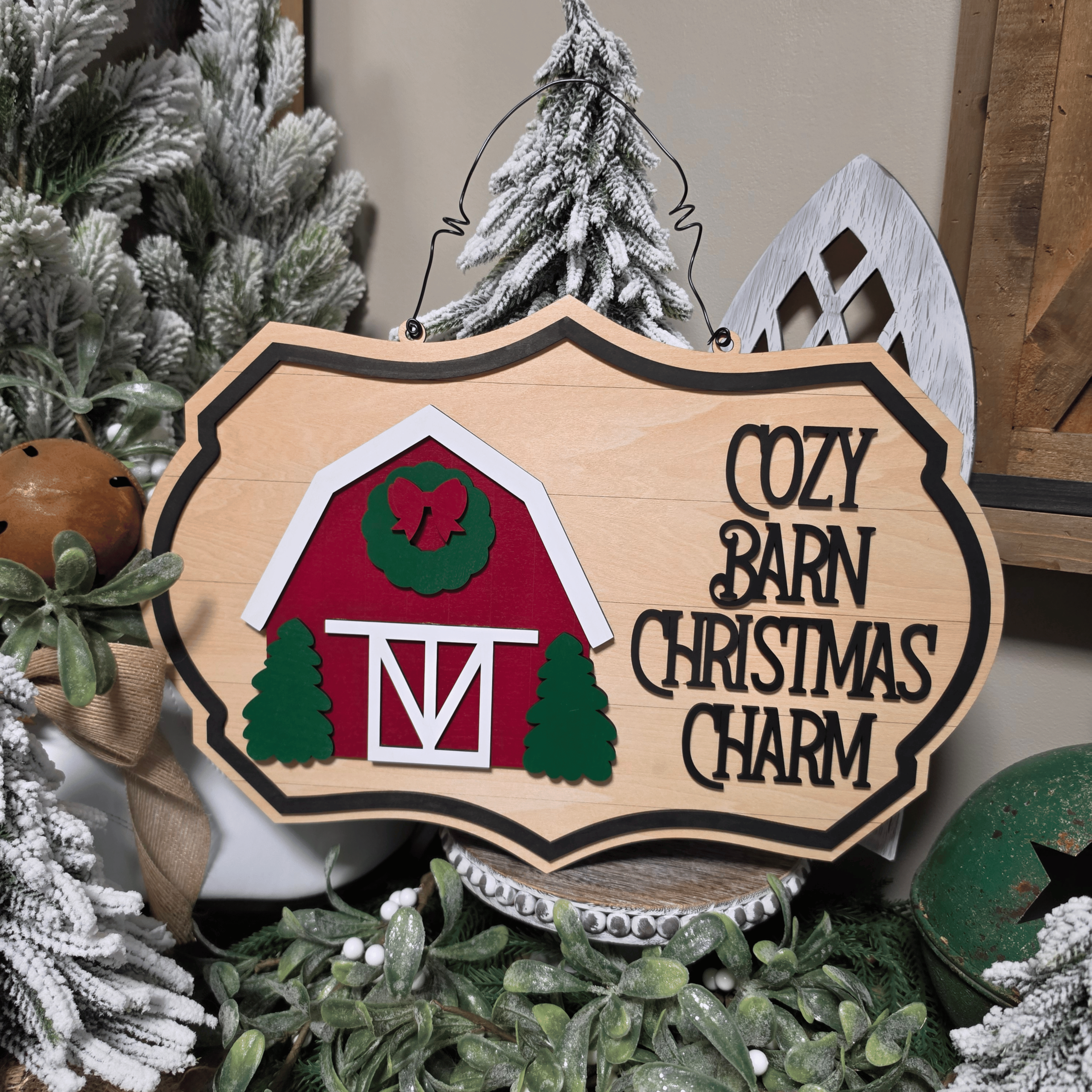 Sign farmhouse Noël en bois Cozy Barn avec grange rouge et sapins