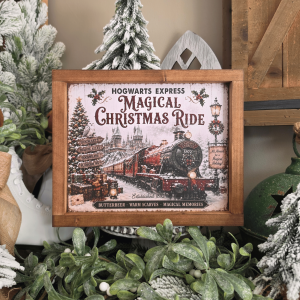 Cadre Hogwarts Express Noël avec train rouge et château enneigé