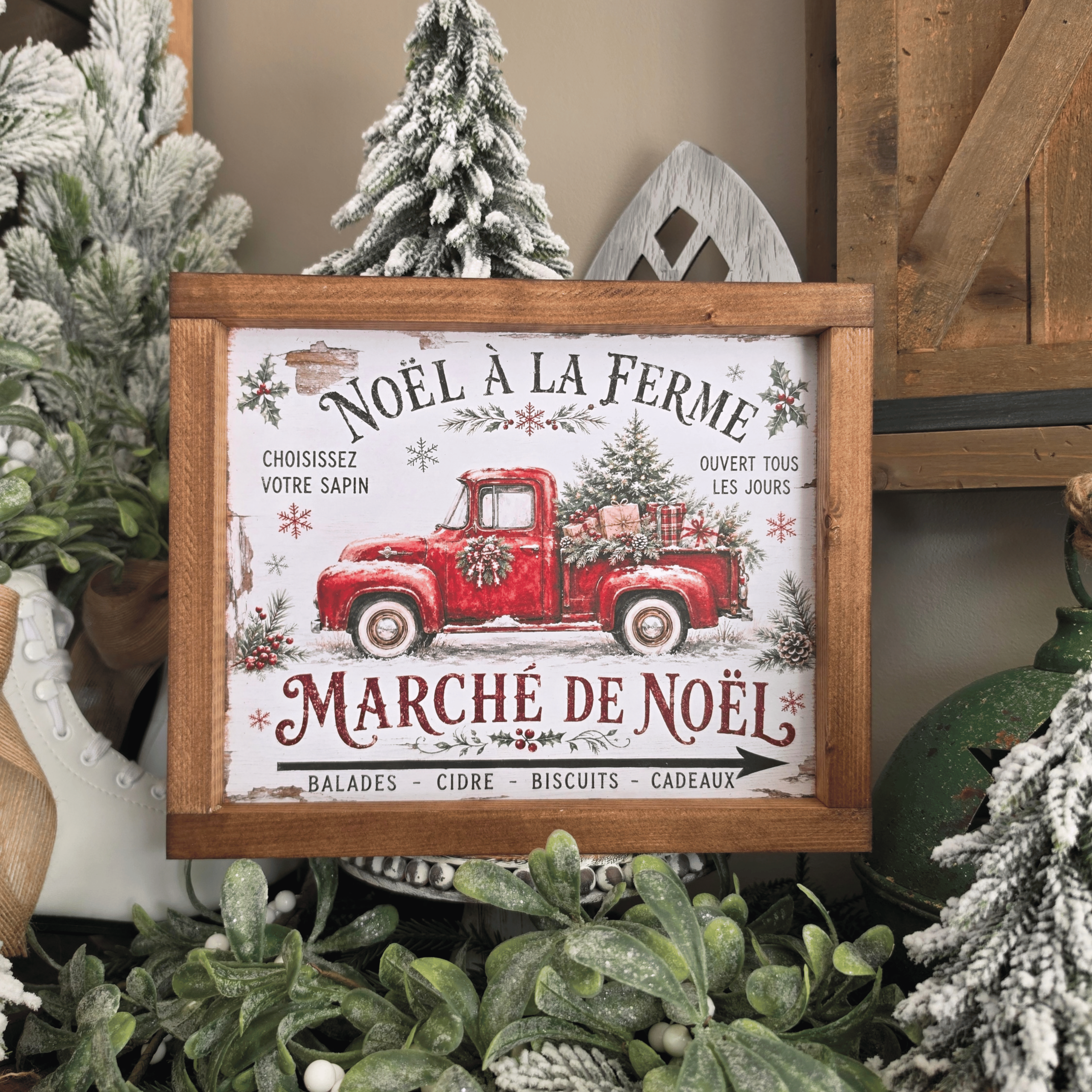 Cadre farmhouse Noël à la ferme avec pick-up rouge et sapins