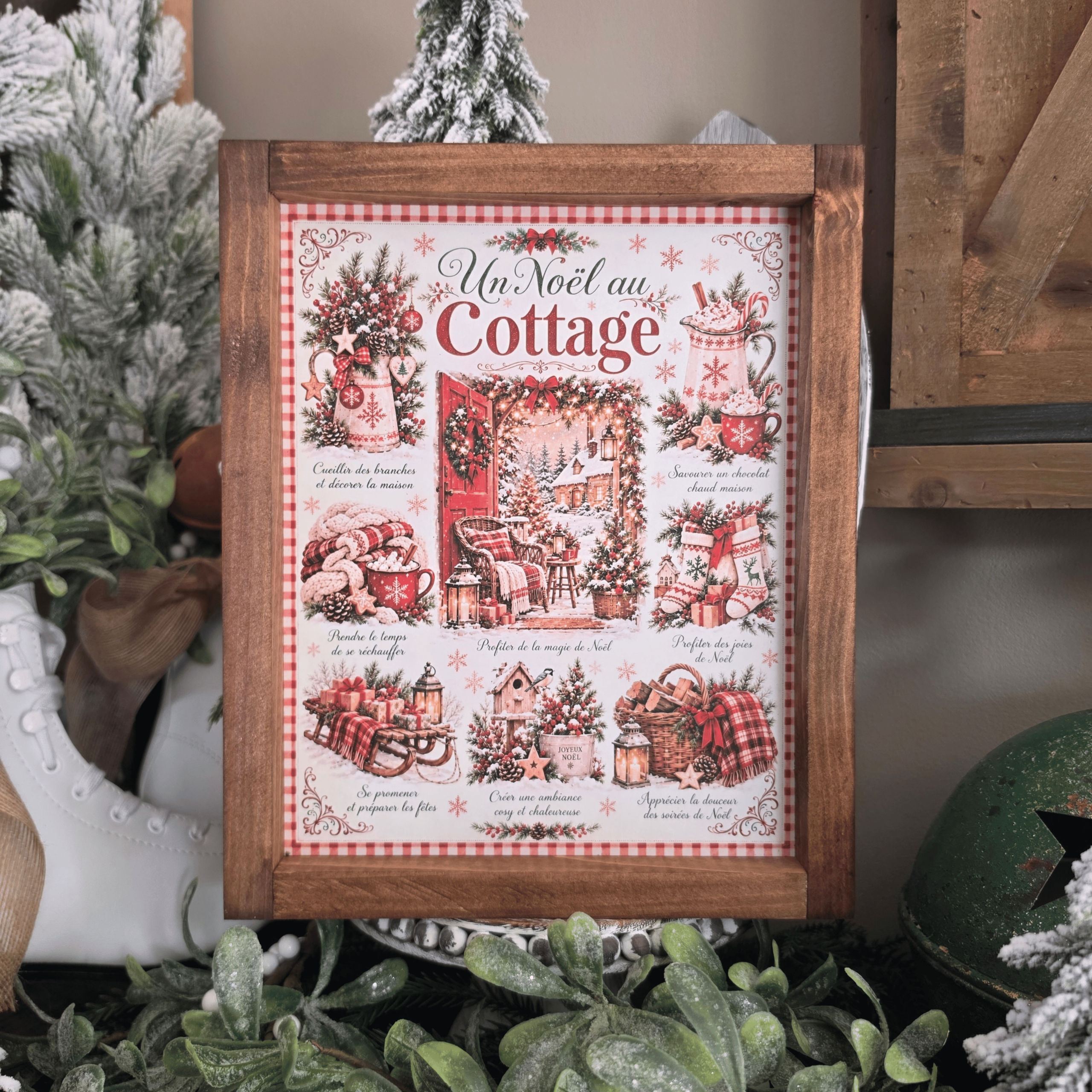 Cadre farmhouse Un Noël au Cottage avec sapins, chocolat chaud et cadeaux