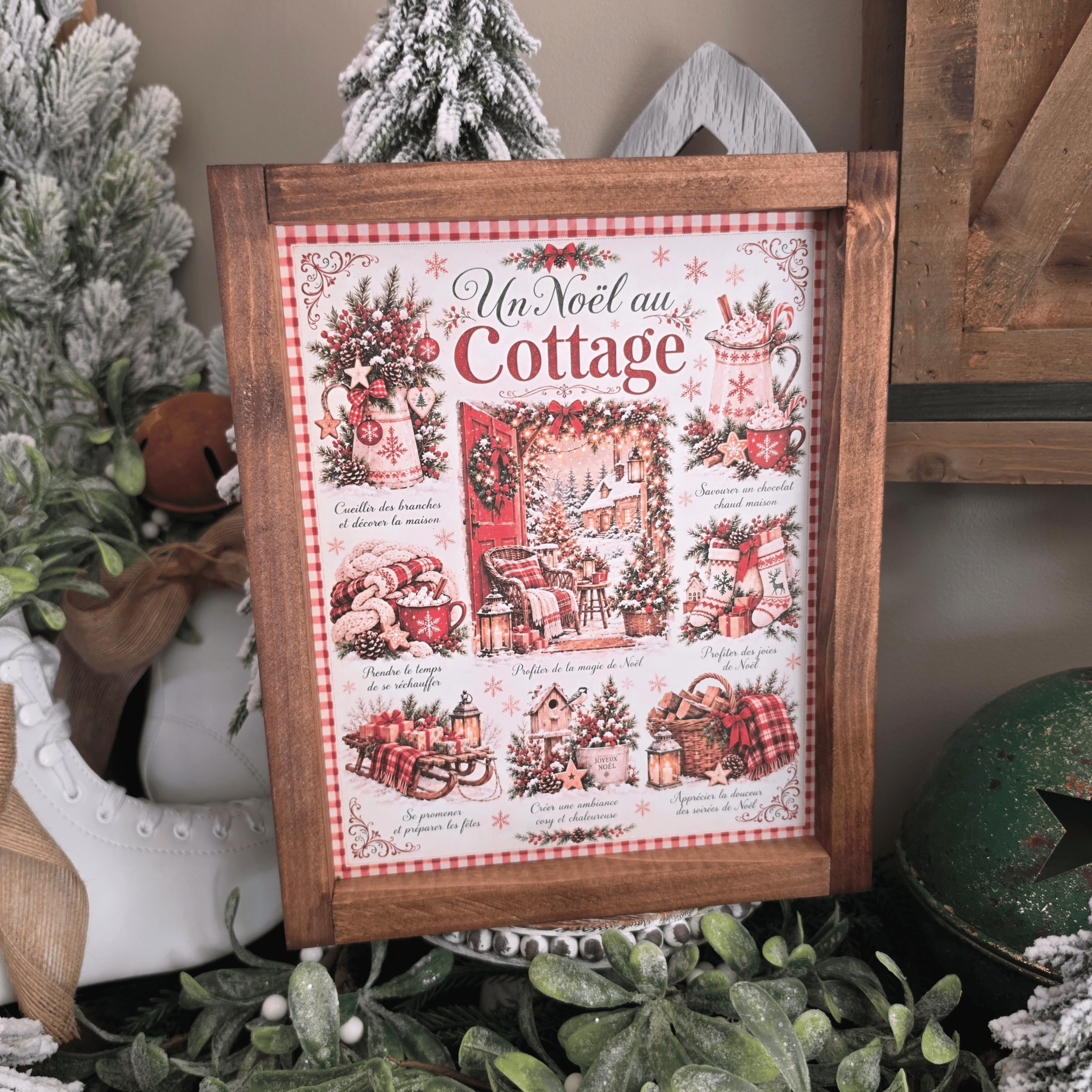 Cadre farmhouse Un Noël au Cottage avec sapins, chocolat chaud et cadeaux